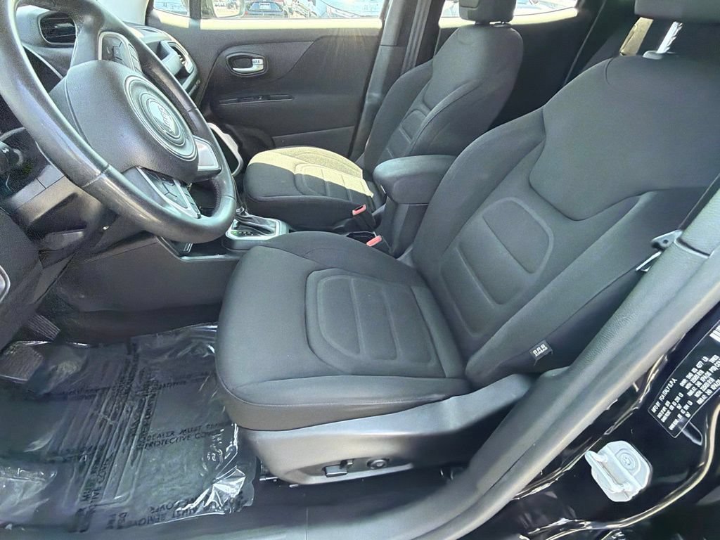 Used 2018 Jeep Renegade Latitude w/ UConnect 8.4 Nav Group FWD image 20
