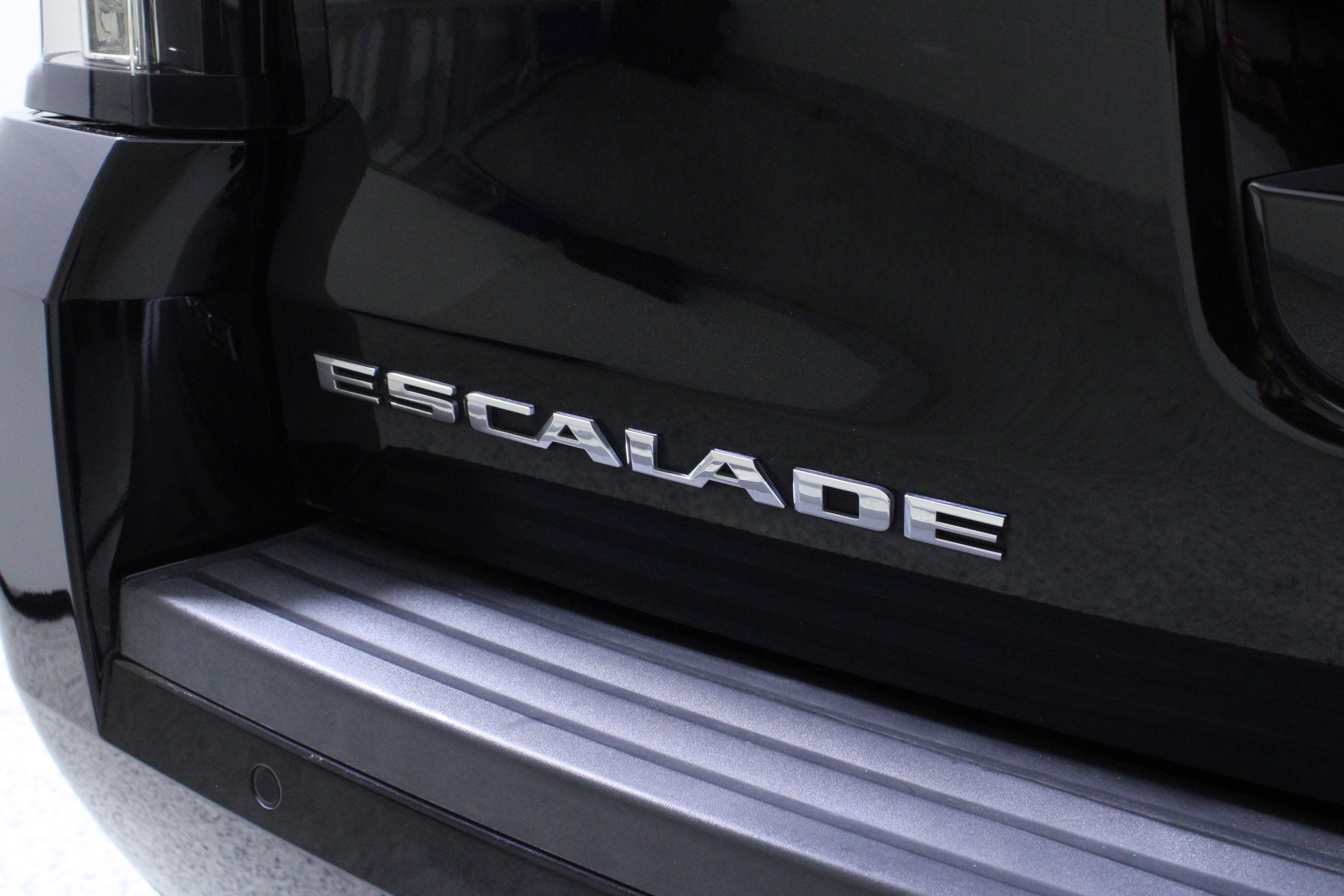 Used 2017 Cadillac Escalade Platinum image 7