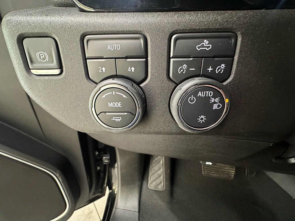 Used 2025 Chevrolet Silverado 1500 LT AWD/4WD image 27