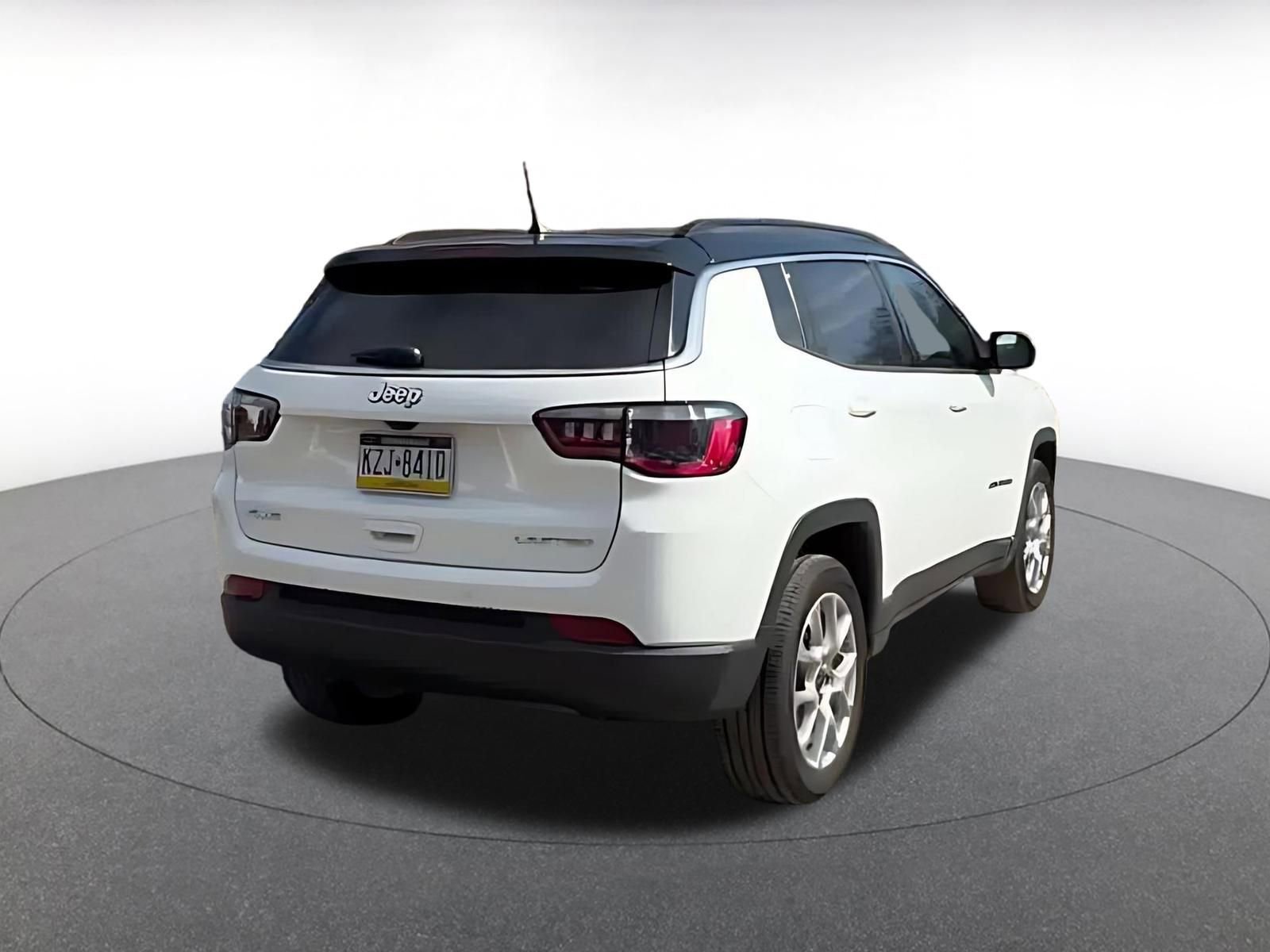 Used 2025 Jeep Compass Limited image 12