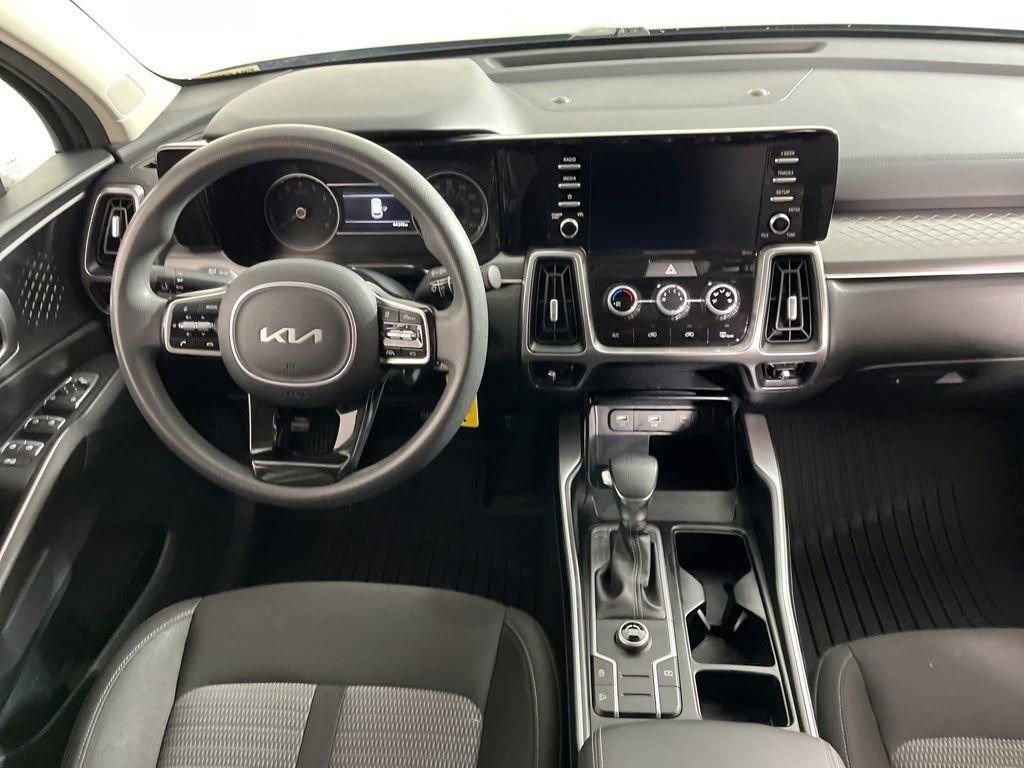 Used 2023 Kia Sorento LX image 5