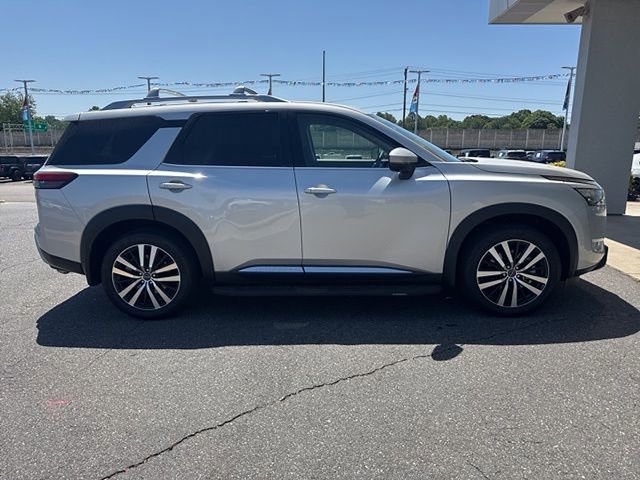 Used 2025 Nissan Pathfinder Platinum w/ Cargo Package image 4