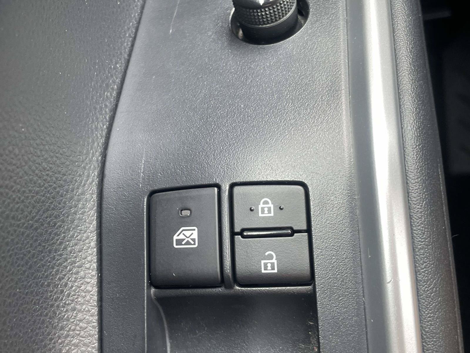 Used 2023 Toyota Highlander XLE FWD image 34
