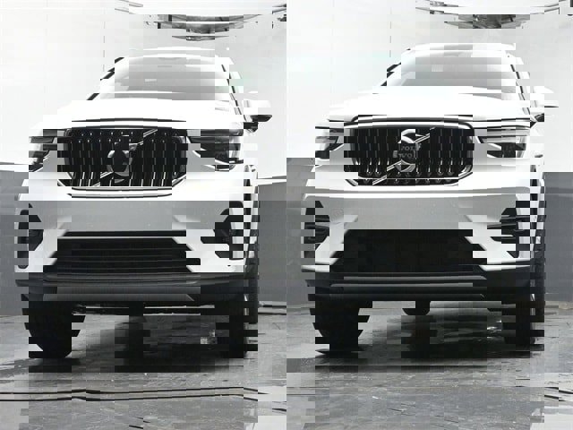 New 2025 Volvo XC40 B5 Plus w/ Protection Package Premier image 36