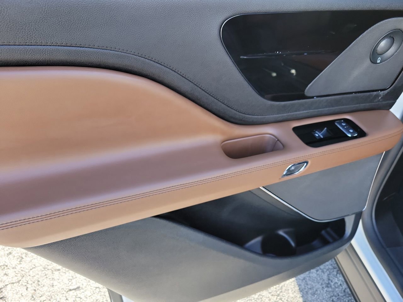 Used 2023 Lincoln Aviator Reserve w/ Elements Package Plus image 22