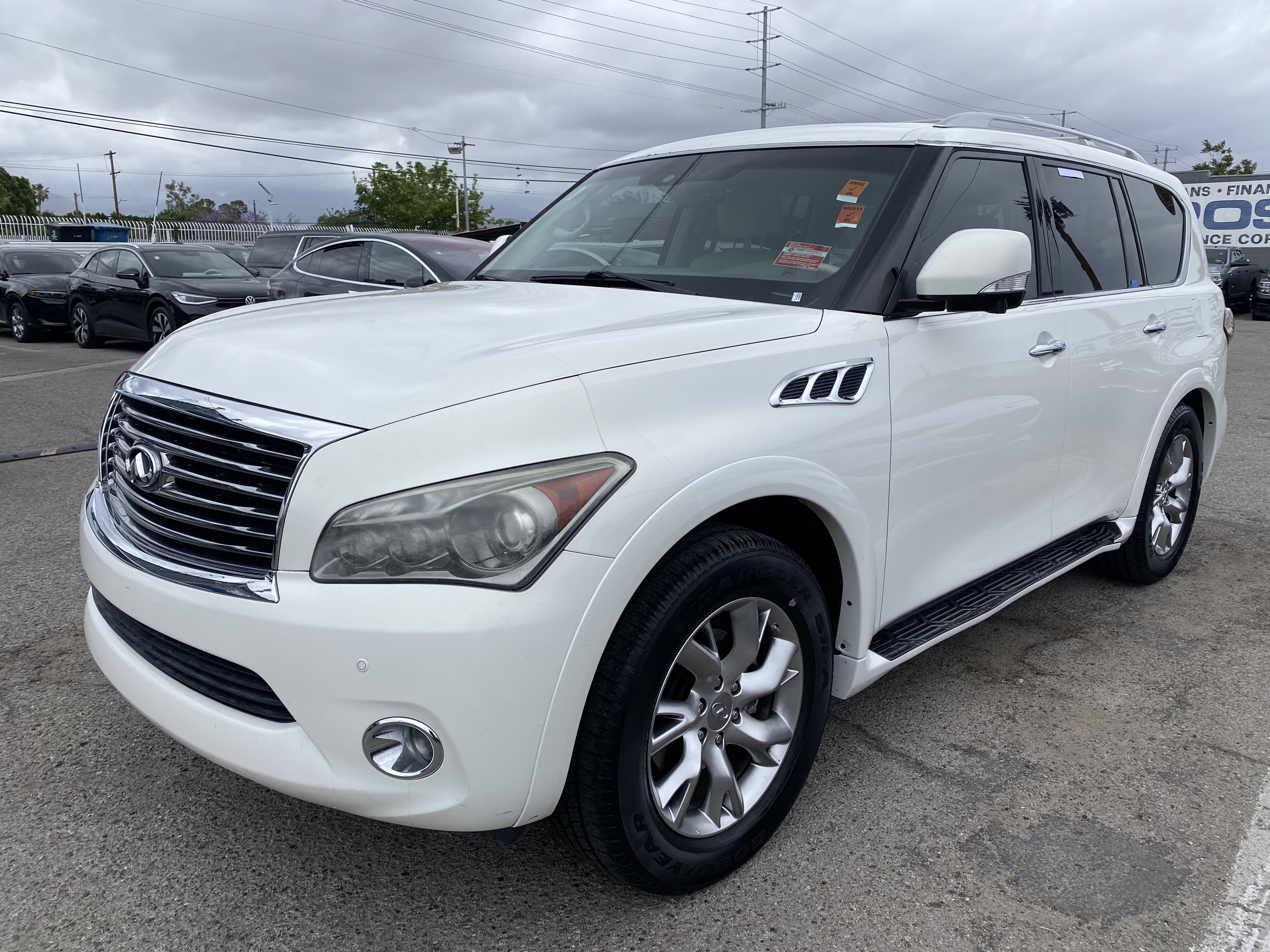 Used 2011 INFINITI QX56 2WD w/ Theater Pkg image 2