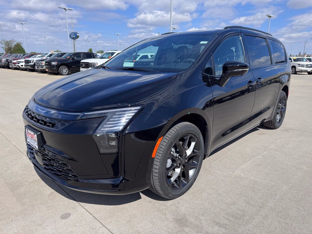 New 2027 Chrysler Pacifica Limited w/ Family Tech Group AWD/4WD image 22