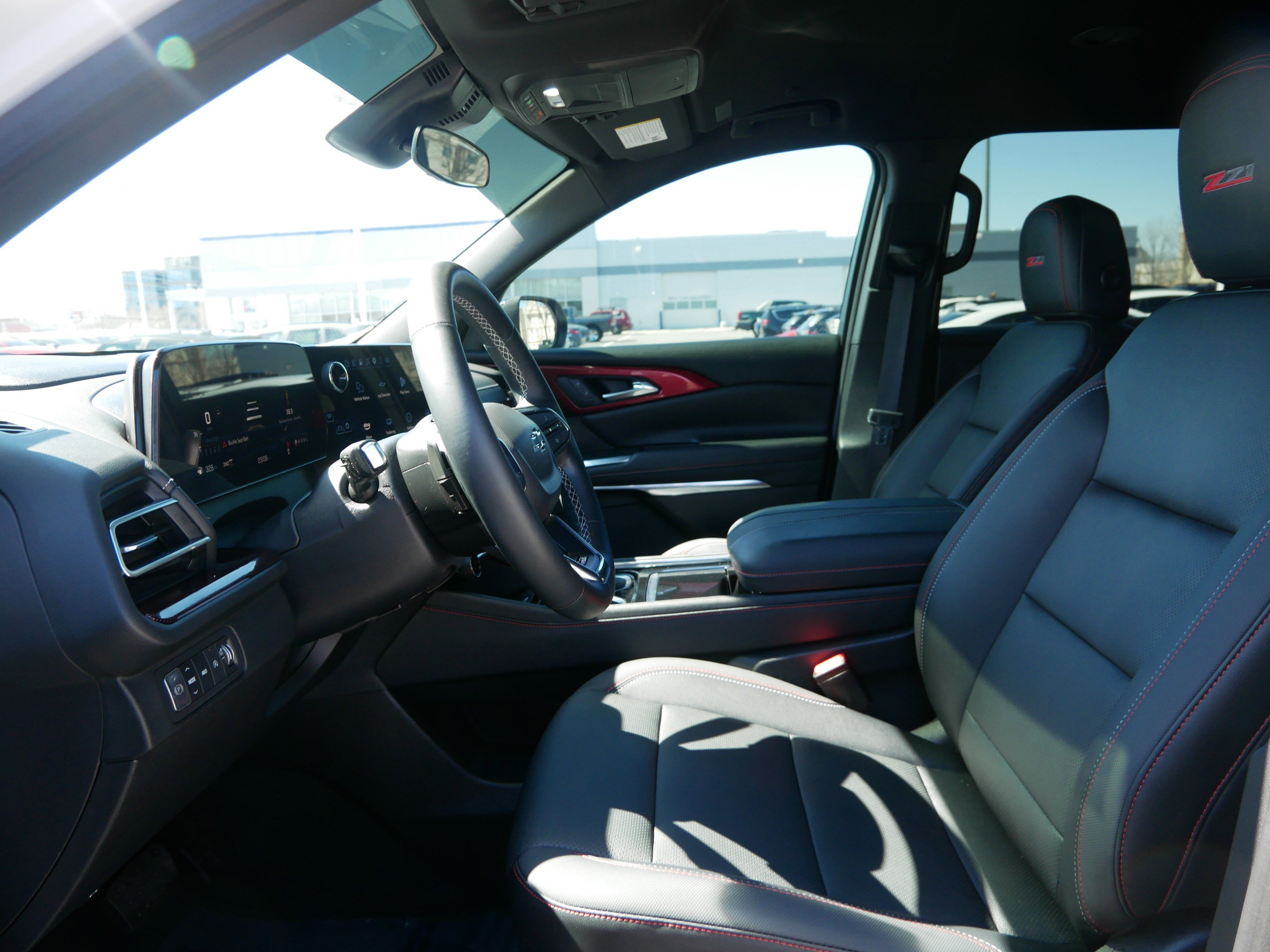 Used 2025 Chevrolet Traverse Z71 w/ Driver Confidence Package image 32