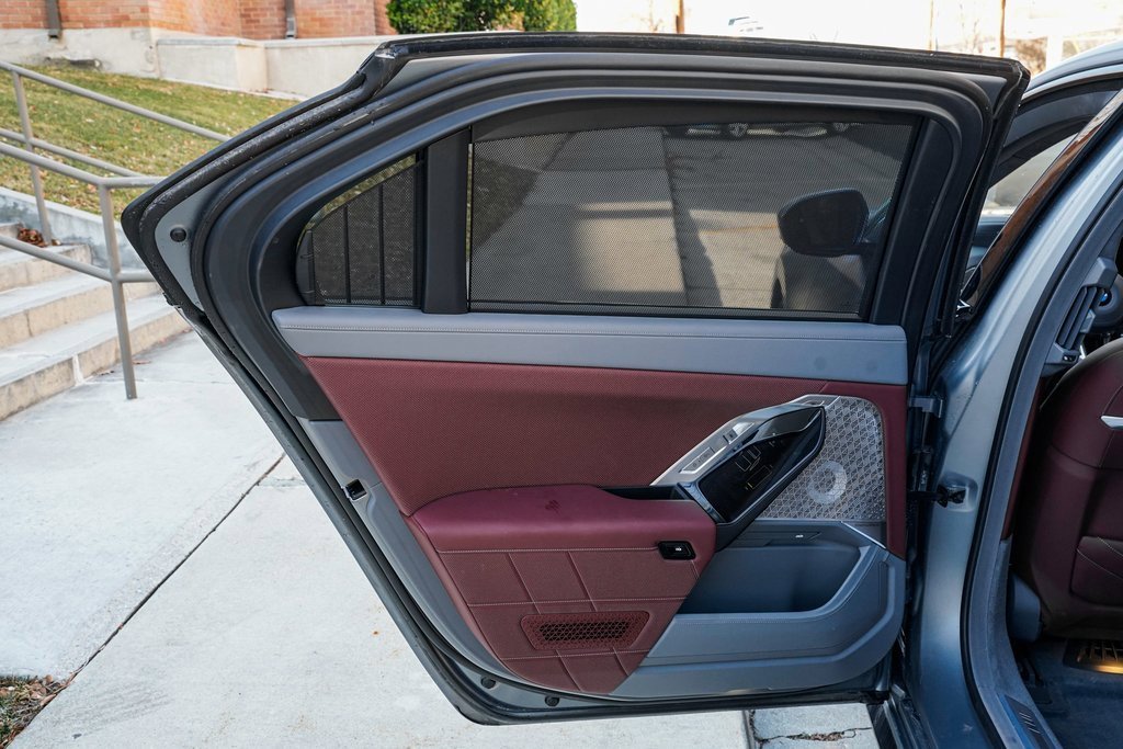 Used 2023 BMW 760i xDrive image 17