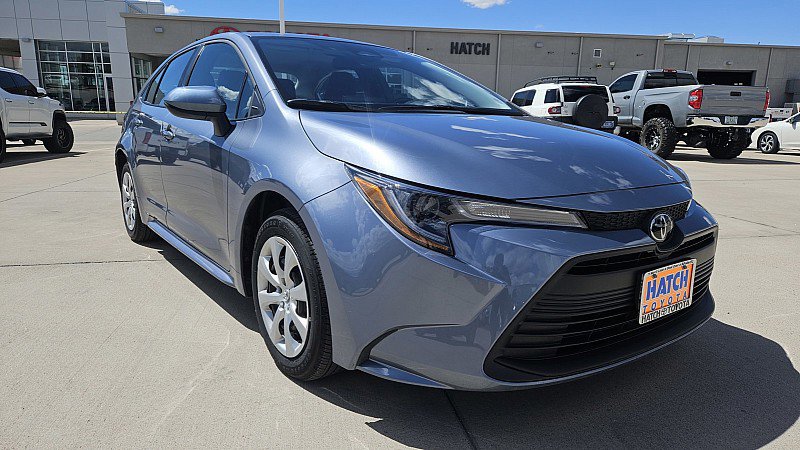 Used 2025 Toyota Corolla LE FWD image 4