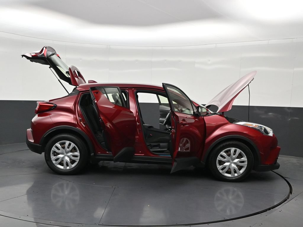 Used 2019 Toyota C-HR LE FWD image 32