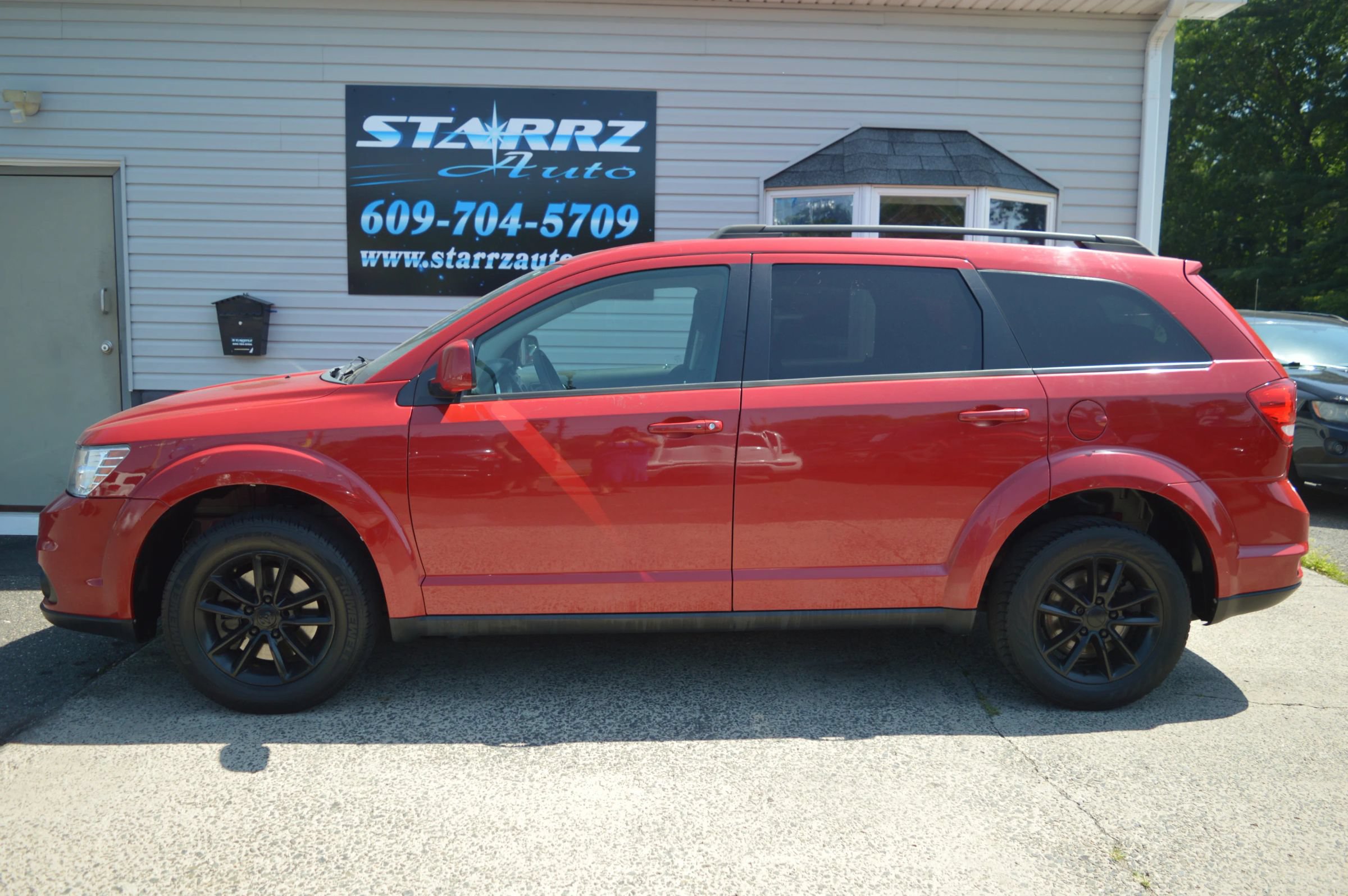 Used 2016 Dodge Journey SXT FWD image 2