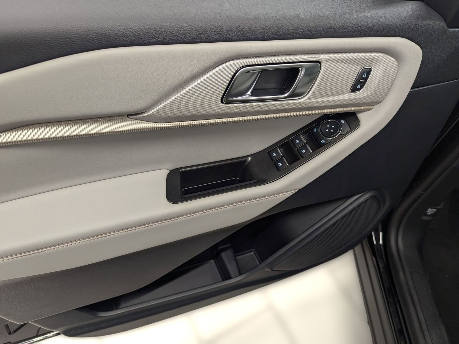 New 2026 Ford Explorer Active w/ Active Comfort Package image 10