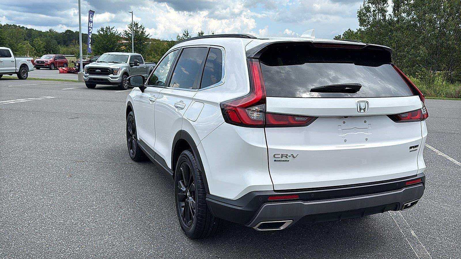 Used 2024 Honda CR-V Sport Touring image 9