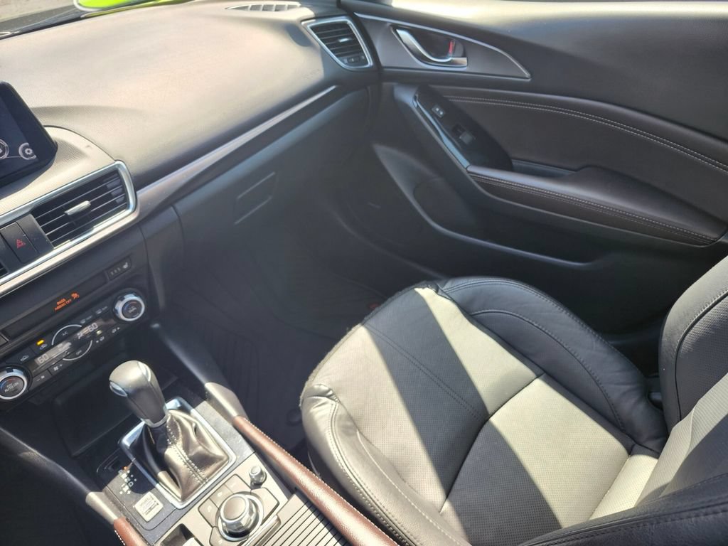 Used 2018 MAZDA MAZDA3 Grand Touring FWD image 15