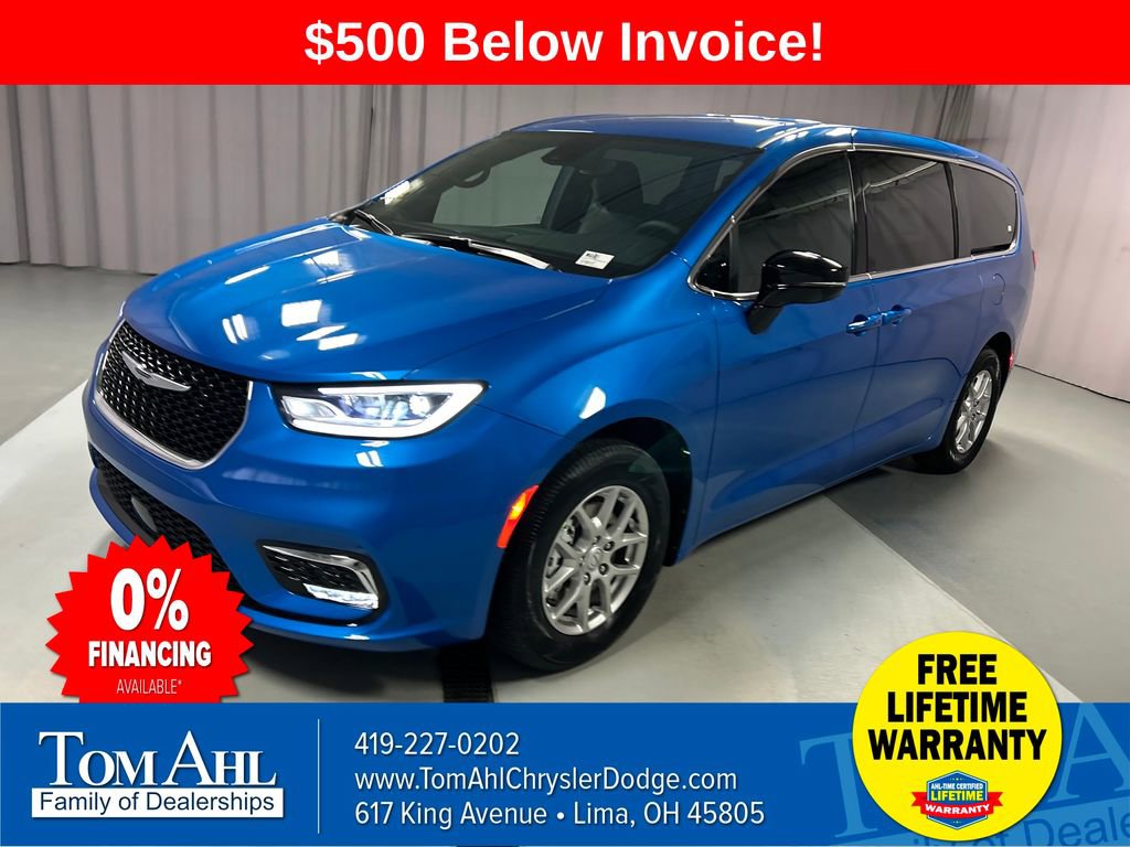 New 2026 Chrysler Pacifica Select image 3