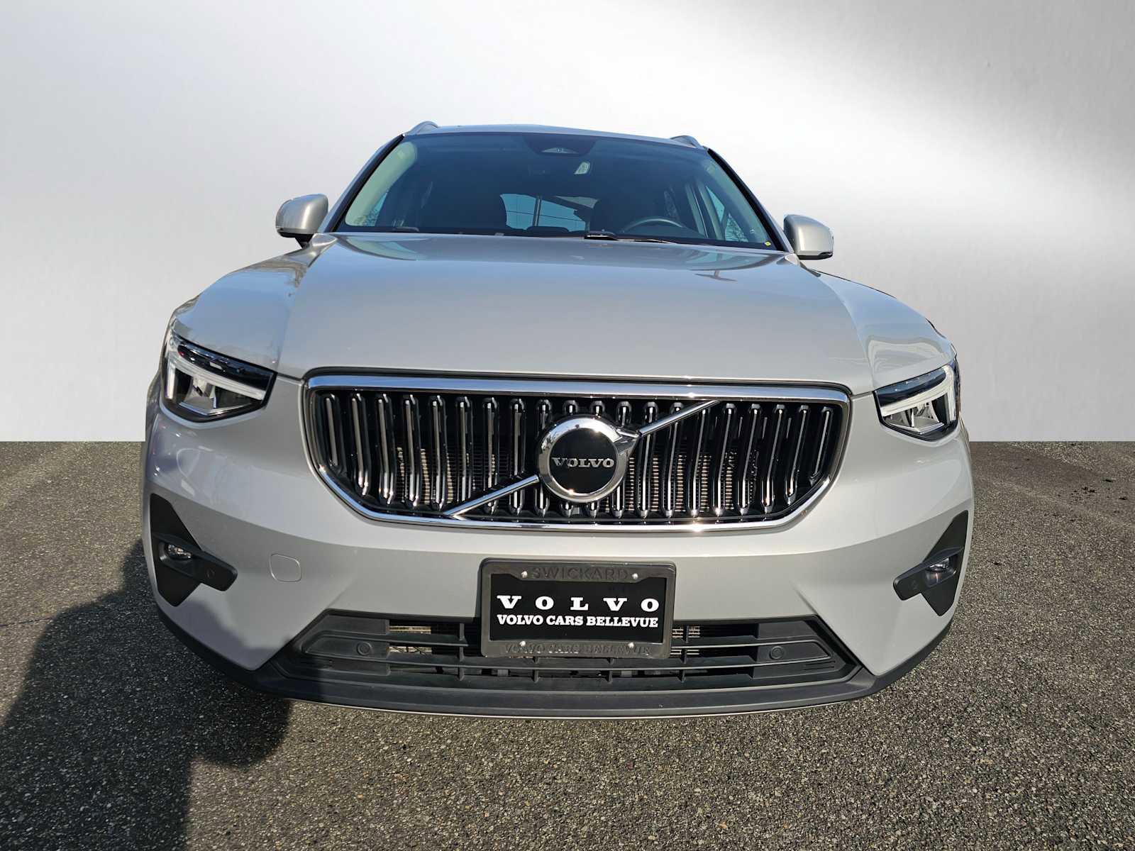 Used 2023 Volvo XC40 B4 Plus w/ Protection Package Premier image 8