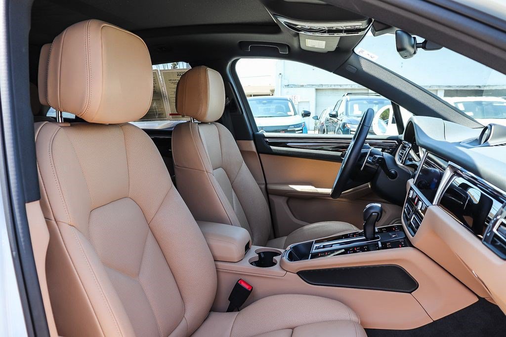 Used 2024 Porsche Macan AWD/4WD image 16