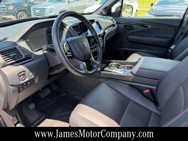 Used 2025 Honda Passport Black Edition image 13