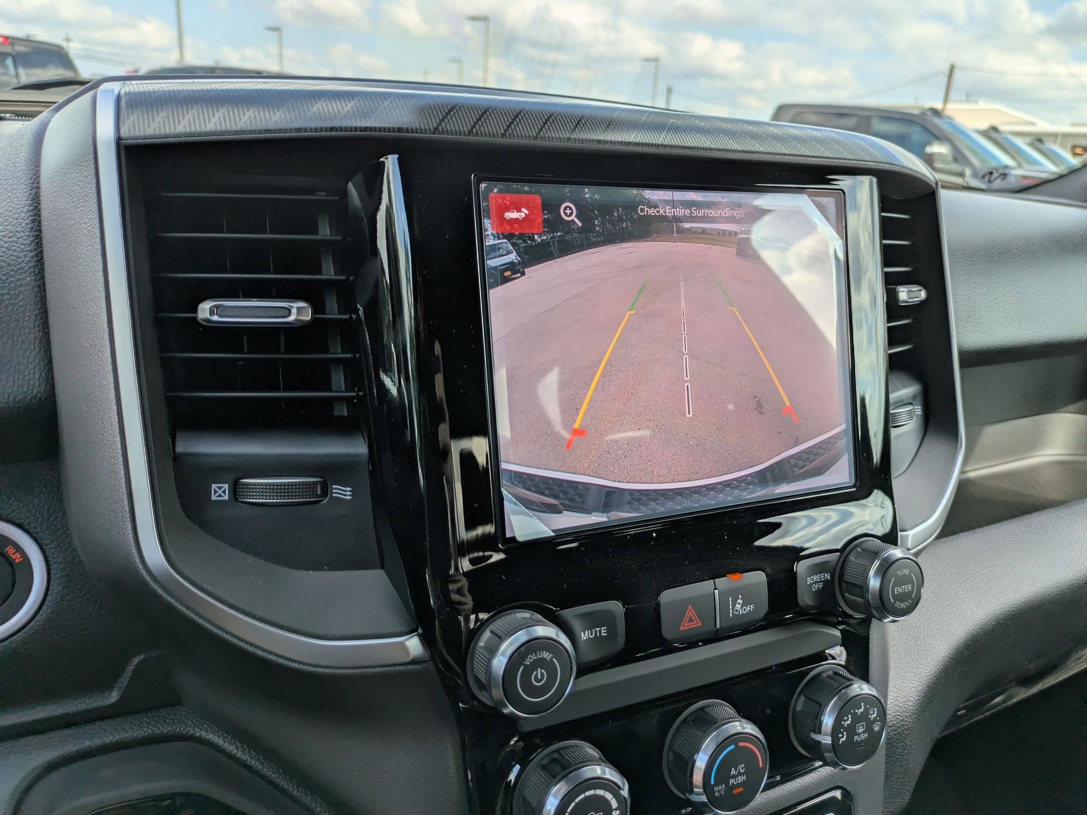 New 2026 RAM 1500 Express AWD/4WD image 17
