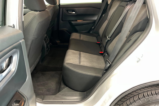 Used 2024 Nissan Rogue SV image 21