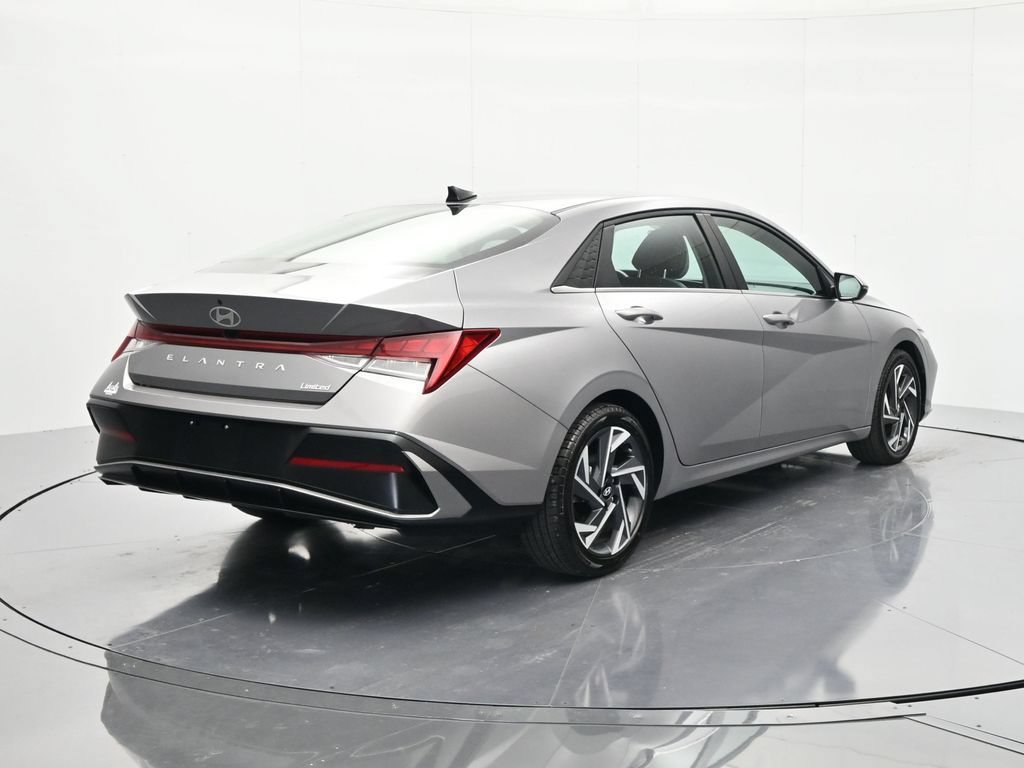 Used 2025 Hyundai Elantra Limited FWD image 5