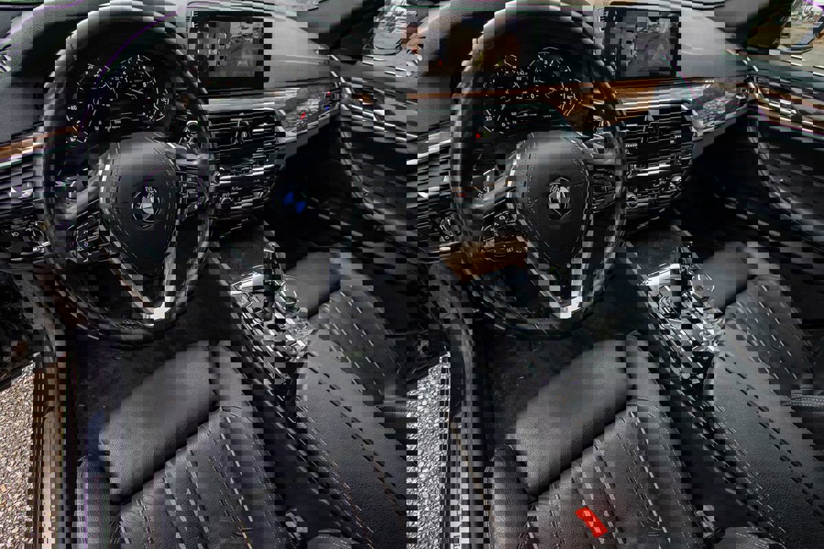 Used 2018 BMW 530i xDrive image 12