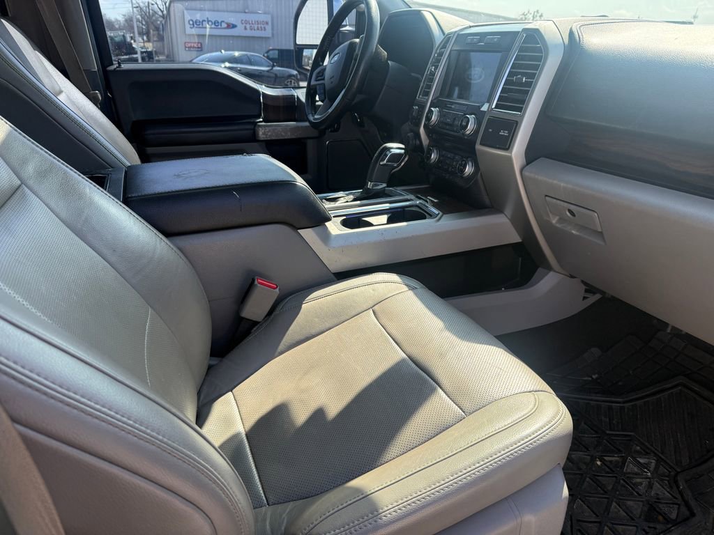 Used 2016 Ford F150 Lariat w/ Equipment Group 502A Luxury AWD/4WD image 4