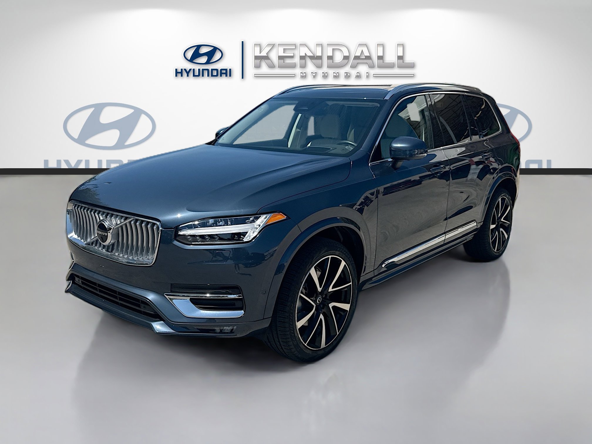Used 2023 Volvo XC90 B5 Plus w/ Protection Package Premier AWD/4WD image 3