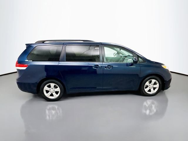 Used 2012 Toyota Sienna LE w/ Towing Pkg FWD image 8