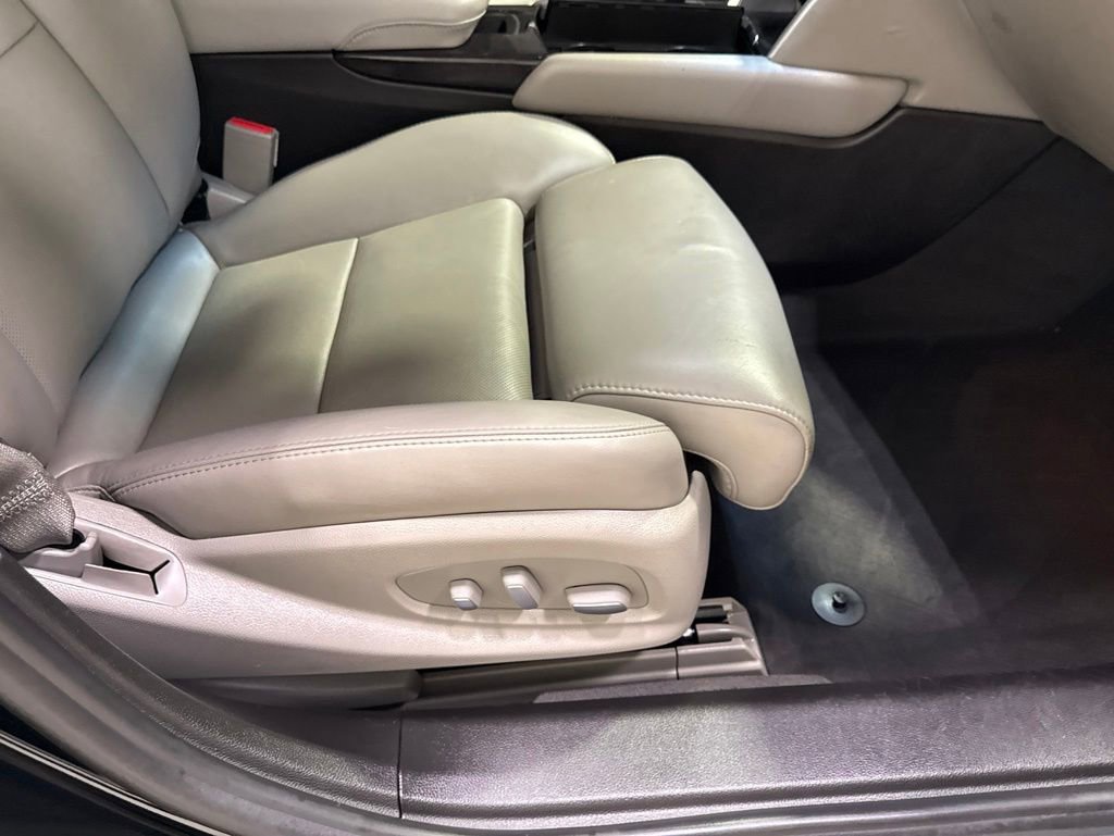 Used 2013 Cadillac XTS Luxury w/ Driver Awareness Package AWD/4WD image 37