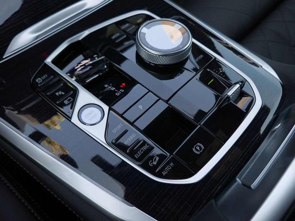 New 2026 BMW X5 xDrive50e w/ Executive Package image 9