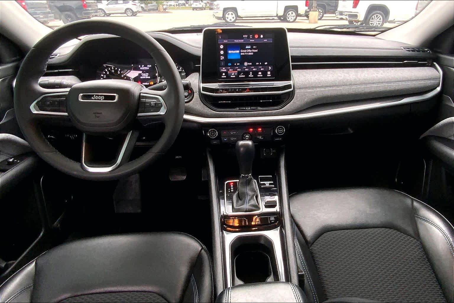 Used 2022 Jeep Compass Latitude w/ Sun and Sound Group AWD/4WD image 16