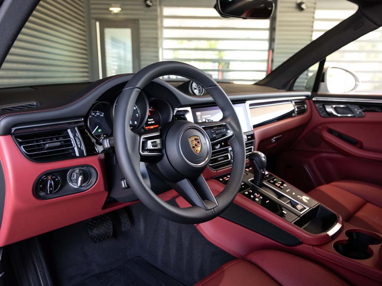 New 2026 Porsche Macan AWD/4WD image 4