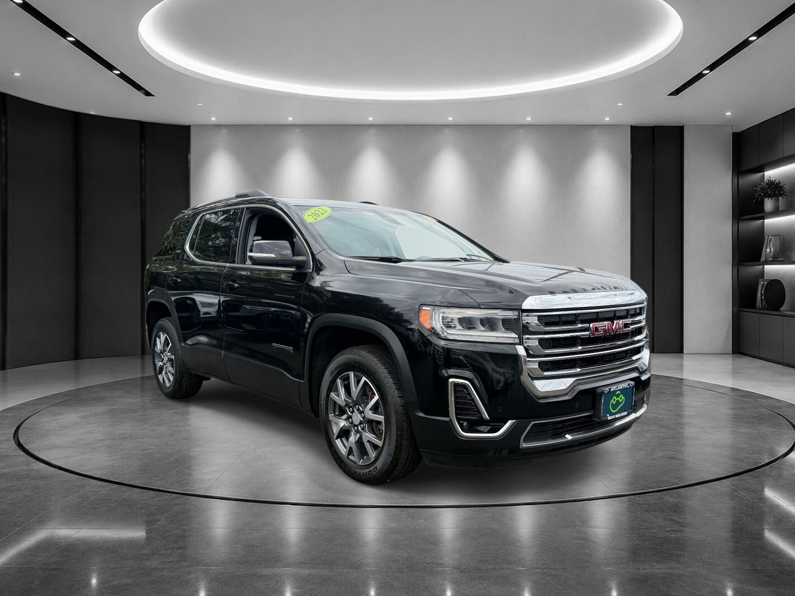 Used 2023 GMC Acadia SLT AWD/4WD image 2