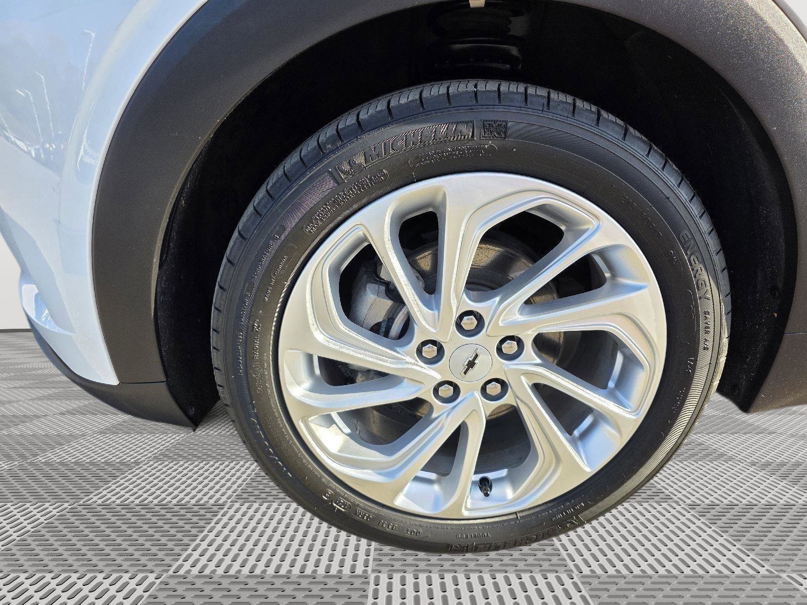 Used 2022 Chevrolet Bolt EUV LT w/ Comfort Package image 23