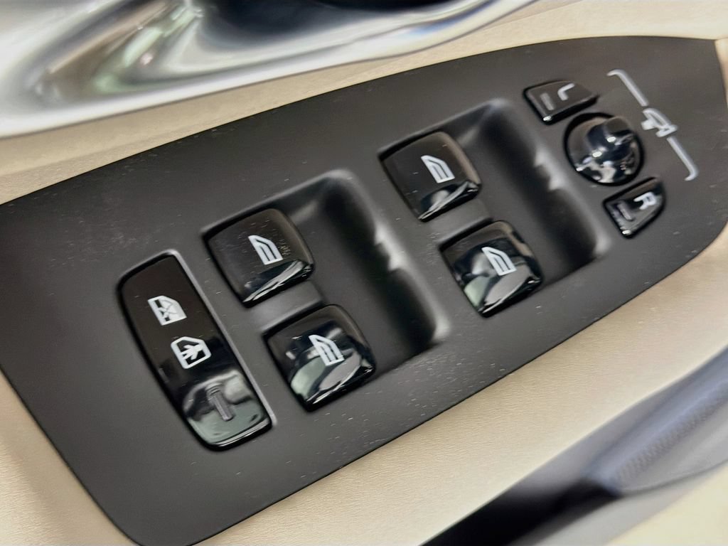 New 2026 Volvo XC90 B6 Core AWD/4WD image 18