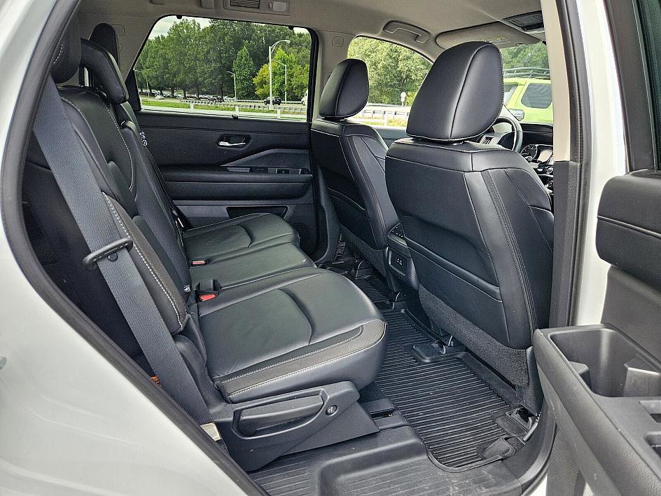 Certified 2023 Nissan Pathfinder SL image 14