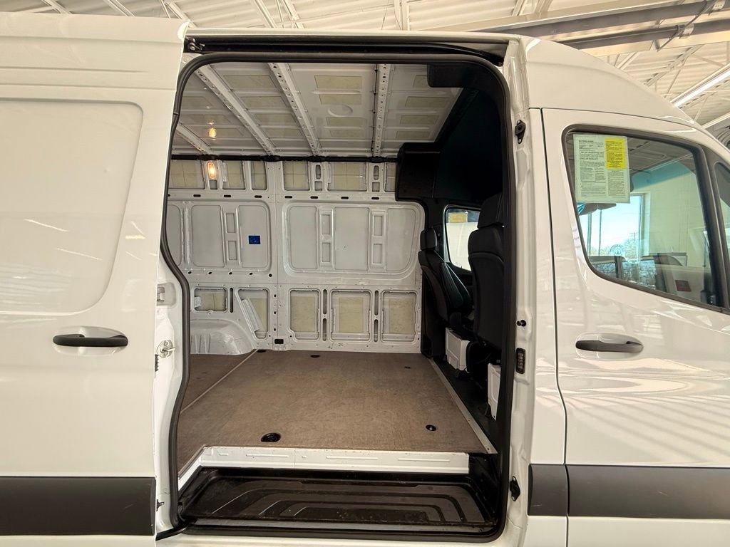 Used 2025 Mercedes-Benz Sprinter 2500 image 14