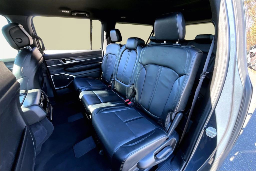 Used 2024 Jeep Wagoneer L Series II w/ Flexible Seating Group image 16