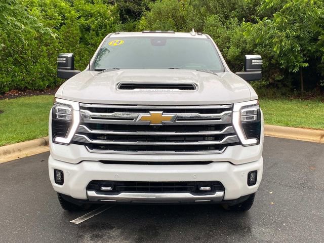 Used 2024 Chevrolet Silverado 2500 High Country w/ High Country Premium Package AWD/4WD image 2