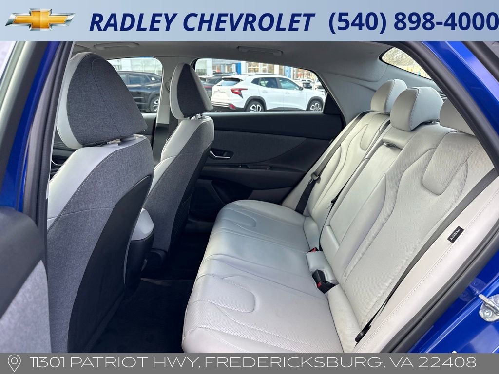 Used 2025 Hyundai Elantra Limited image 12