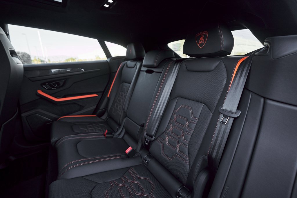 Used 2025 Lamborghini Urus SE image 44