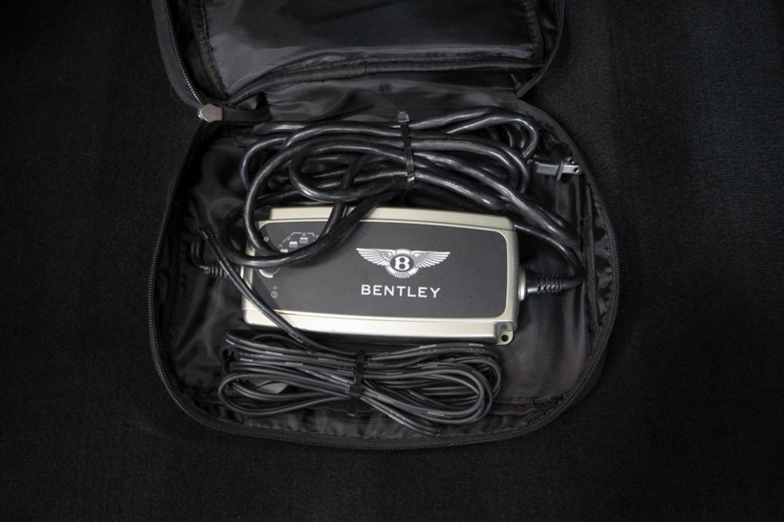 Used 2023 Bentley Flying Spur Azure image 73