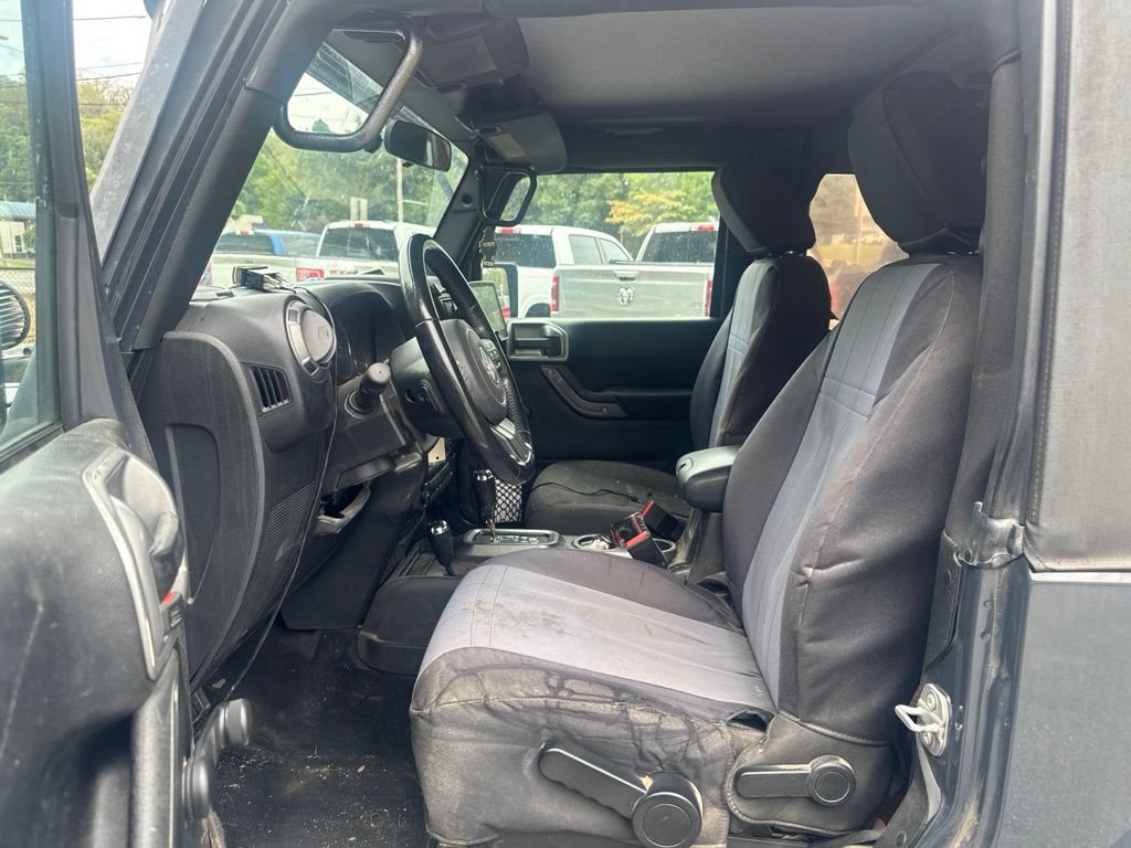 Used 2017 Jeep Wrangler Sport w/ Connectivity Group AWD/4WD image 16
