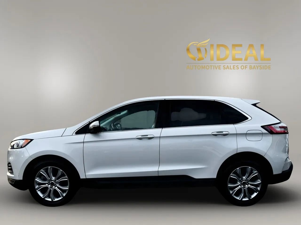 Used 2021 Ford Edge Titanium image 4
