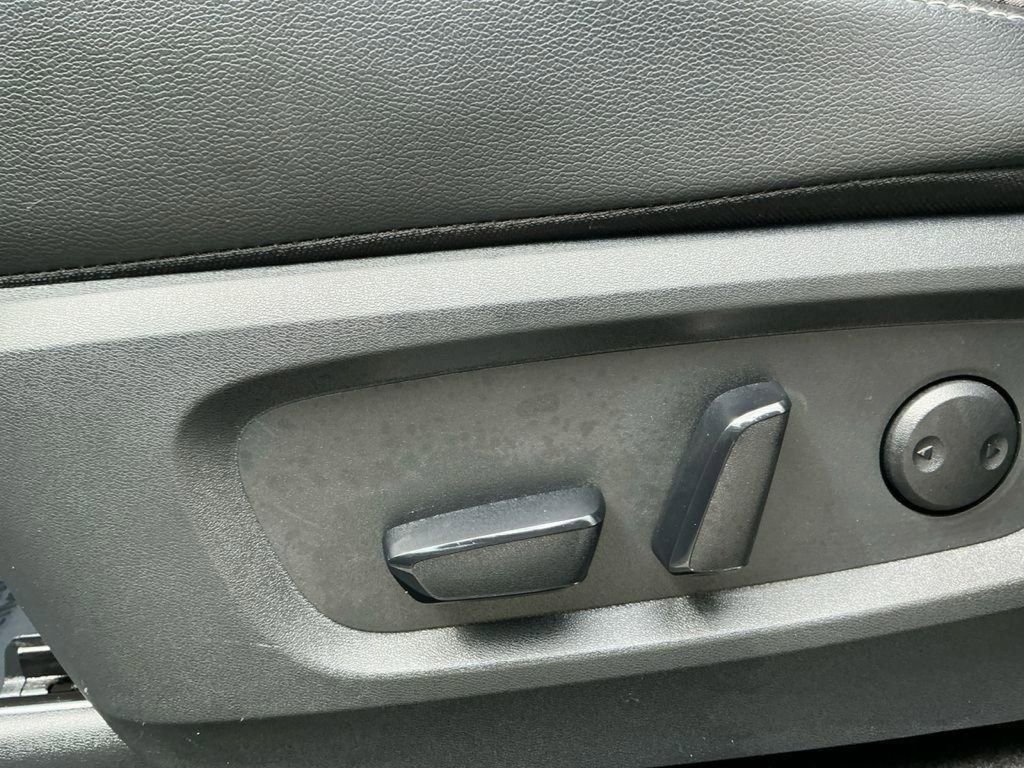 Used 2024 Nissan Pathfinder SL image 25