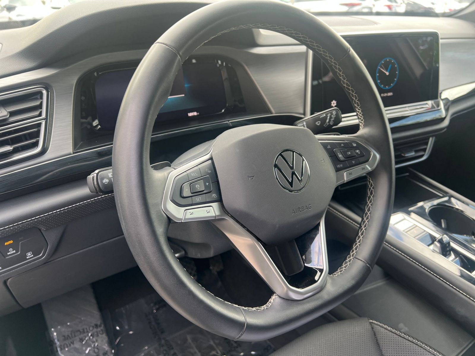 Used 2025 Volkswagen Atlas Cross Sport SE image 28