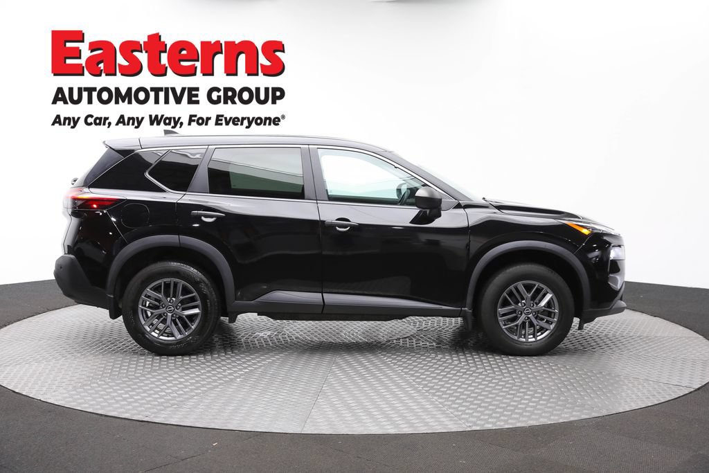 Used 2023 Nissan Rogue S AWD/4WD image 3