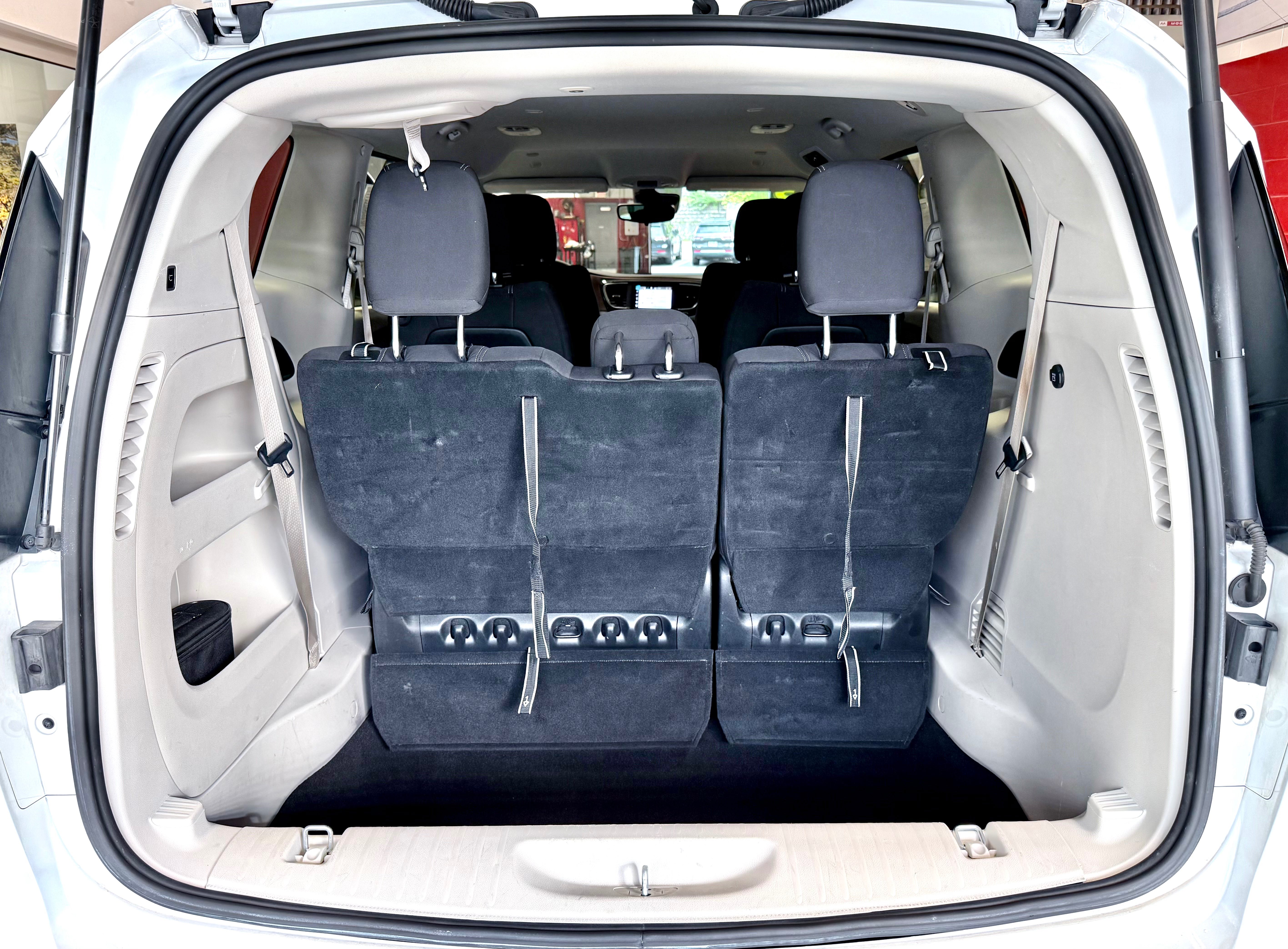 Certified 2023 Chrysler Voyager LX FWD image 7